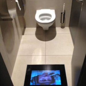 Il bagno di un cinema