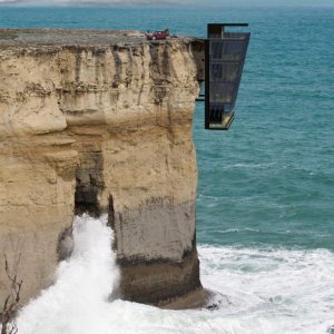 La casa sospesa sulla roccia