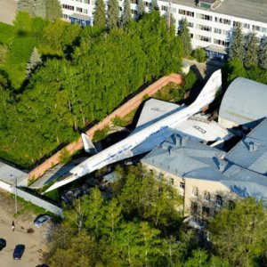 Parcheggio l'aereo e arrivo