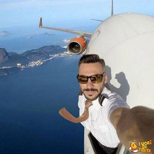 Un folle selfie in volo