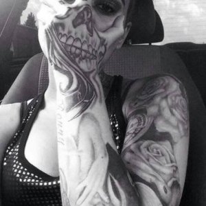 Un fantastico tatuaggio-maschera